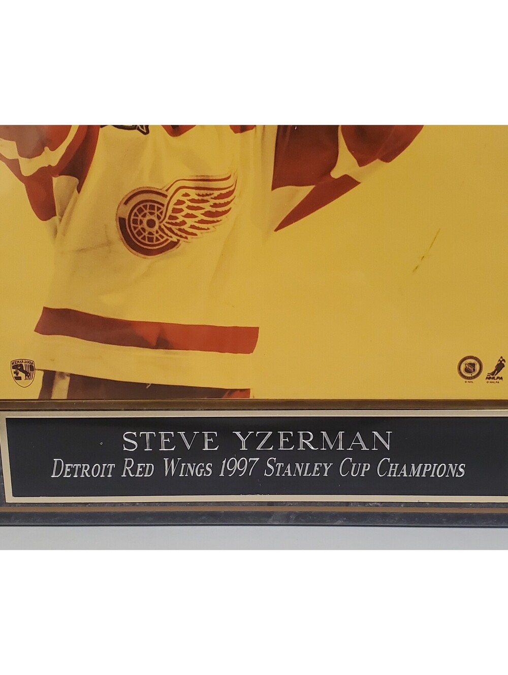 Steve Yzerman Detroit Red Wings 1997 Stanley Cup Champions Framed Photo Plaque - Picture 3 of 4